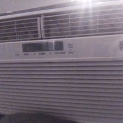 Frigidaire Ac Unit Works Real Good Blows Really Cold Air