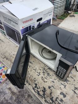 MICROWAVE OVEN LITLL USED VERY GOOD CONNDISHIN 19X11.5