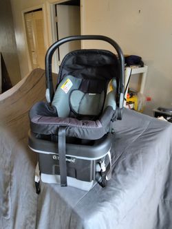 Like new baby trend car seat for sale in Pine Hills