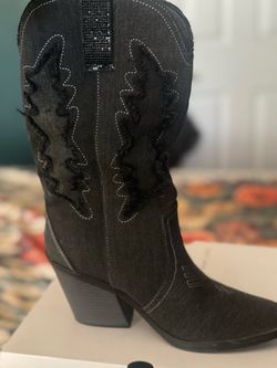 Women’s cowboy boots size 8