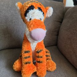 TIGGER Disney Parks Disneyland World PLUSH Winnie the Pooh 13”