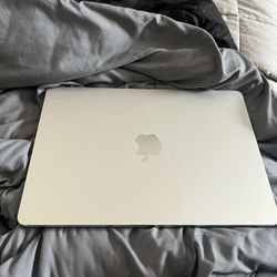 Mac Book Air 2024 13 inch 