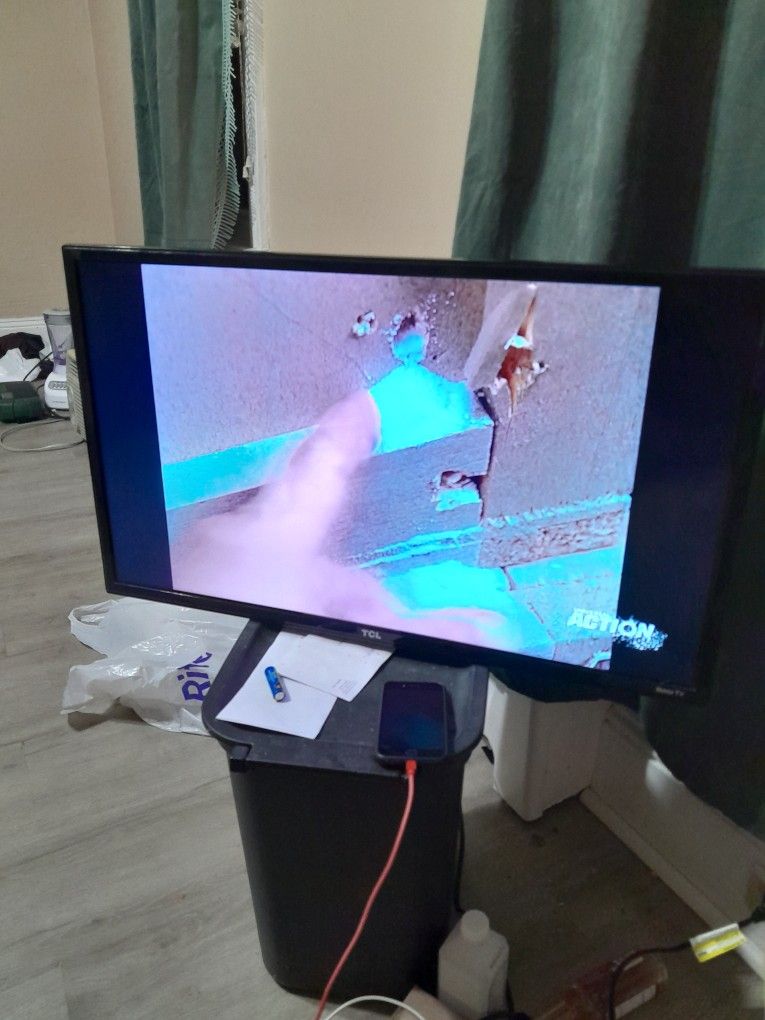 ROKU 32" TV
