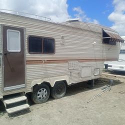 Fifth Wheel Trailer 
