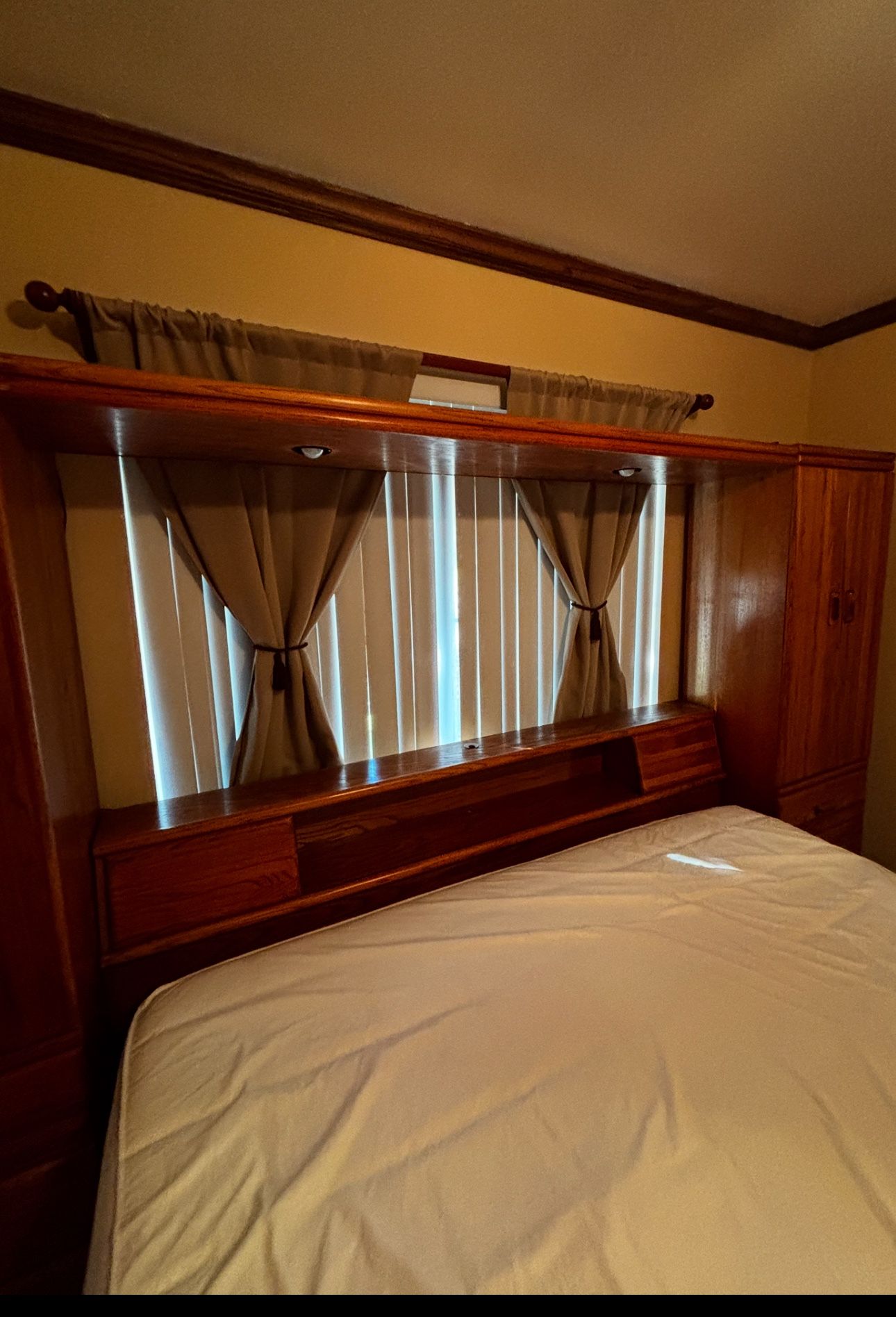 California King  Oak Bedroom Set 