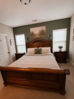 5 piece Solid Wood King Bedroom Set
