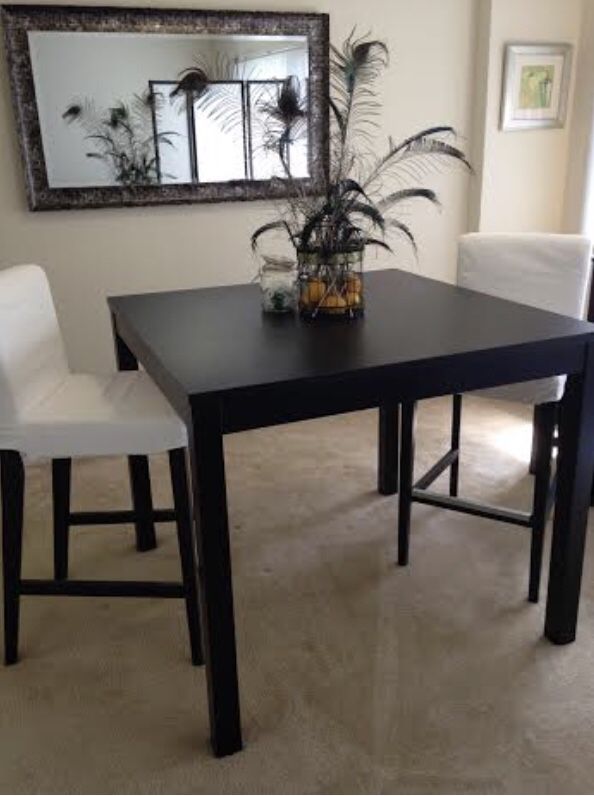 Dining room table and 2 chairs