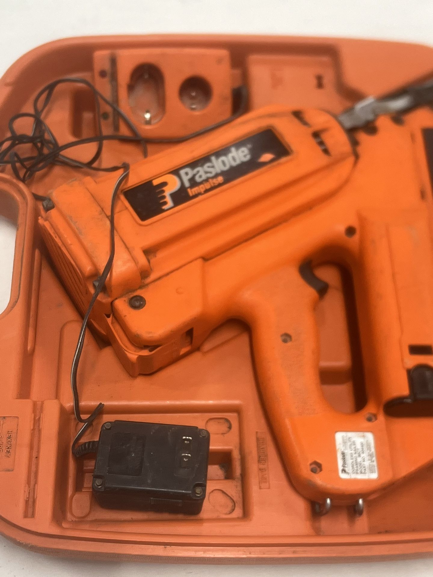 Paslode Impulse Cordless Utility Framing Nailer Model IMCT 404400 4Parts/repairs. Sold as is for parts or repair only! Simply put there are no equipme