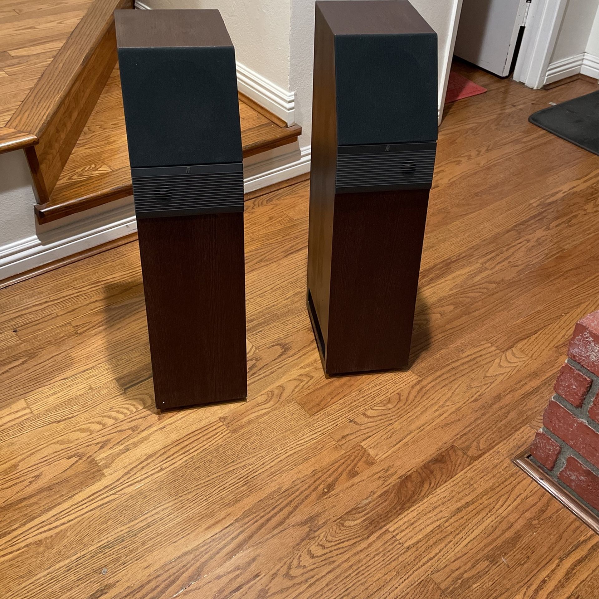 Acoustic Research M4 Speakers