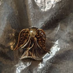 Small Angel Pin 