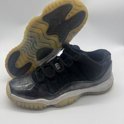 Nike Air Jordan Retro 11 GS Baron Low Black 528896-010 Youth Size 5.5 (5.5Y)  100% authentic. Good condition. No original box.  The Nike Air Jordan Re