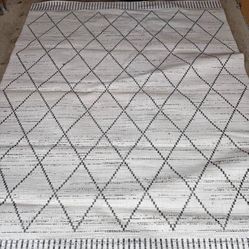 8x10 Area Rug – Modern Geometric Diamond Pattern – Gray / Ivory – $30