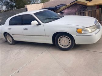 1999 Lincoln Town Car