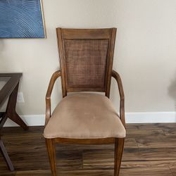 2 Matching Arm Chairs 