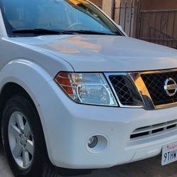 2010 Nissan Pathfinder SE