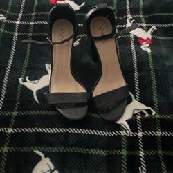 WOMENS BLACK HEELS SIZE 8.5 $2.00