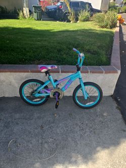Girls bike with removable training wheels
