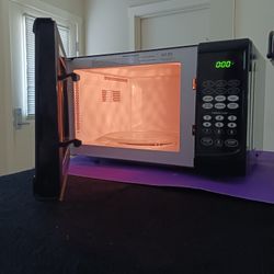 Microwave Oven Emerson Great Condition Like New 2020 Model Microwave 1500 W