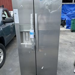 Frigidaire Gallery Refrigerator 33 X 69 Brand New Stainless Steel One Receipt For One Years Warranty 