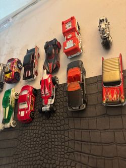 Hot Wheels Die-Cast Cars Mixed Lot of 11