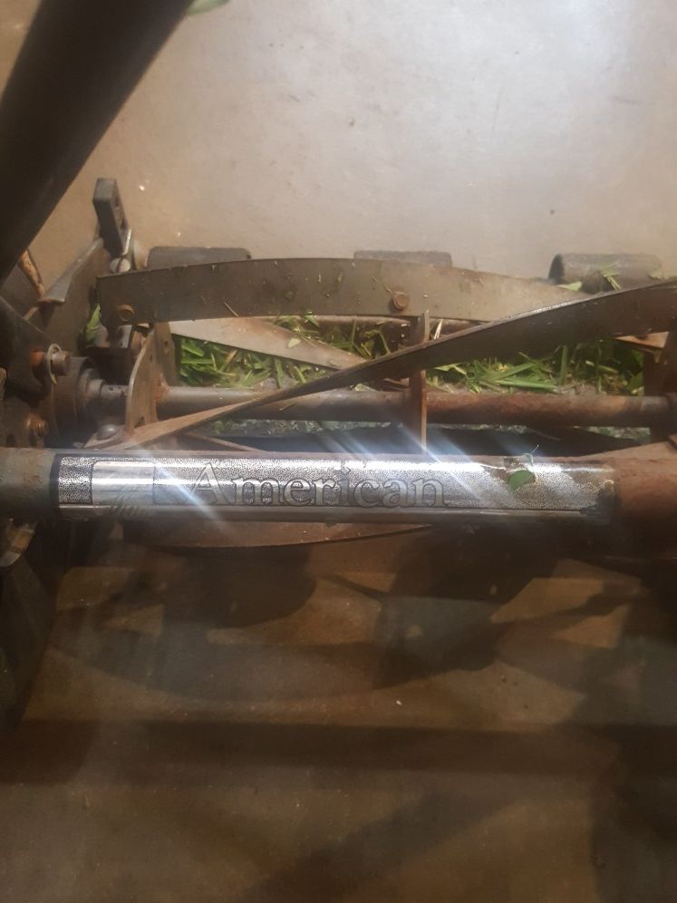 Push cut manual mower