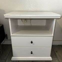 1 Nightstand - NEED GONE!! $20