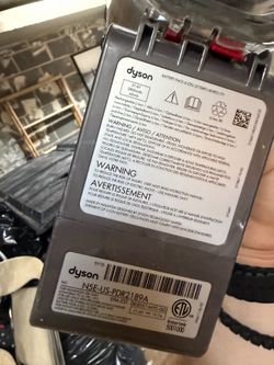 Dyson V8 Cordless Vacuum – Excellent Condition!
