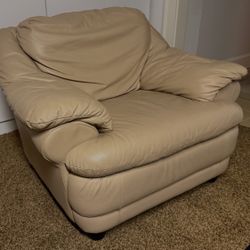 🛋️ Comfortable Leather Armchair - $50 OBO