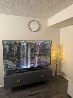 Samsung 75" TV 4K UHD + Smart Box