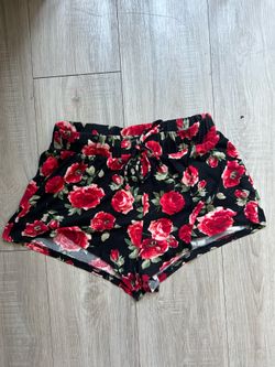Red Rose Stretchy Shorts Size Medium