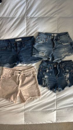 Levi low rise size 1/ Madden girl size 3 / Almost famous size 3 / Universal thread size 1