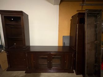 Entertainment center 116 x 76