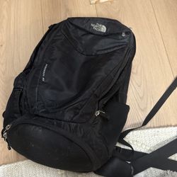 LOW PRICE MOVING- $300 RETAIL NORTH FACE BLACK FULL SIZE BACKPACK 