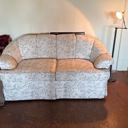 Loveseat 