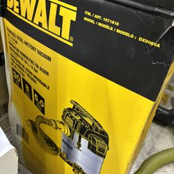 DEWALT DXV08SA 8-Gallon Stainless Steel Wet/Dry Vacuum.