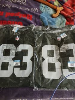 Darren Waller  is  #83 medium  raiders jersey