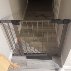 Extra Wide Safety Gate / Pet Gate - Fits Openings 29.7” - 46”
