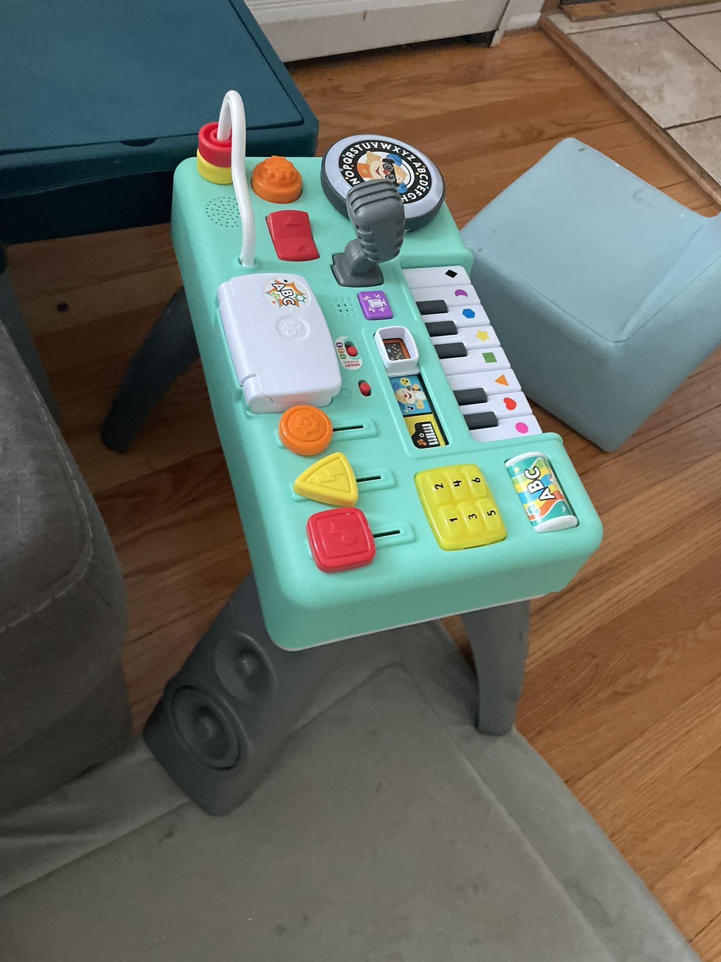 Baby DJ table