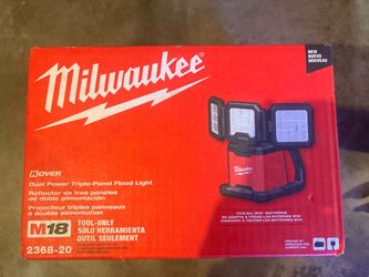 Milwaukee M18 dual power triple panel rover flood light New
