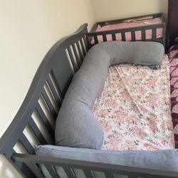 4 In 1 Graco Crib With Diaper Changing Table