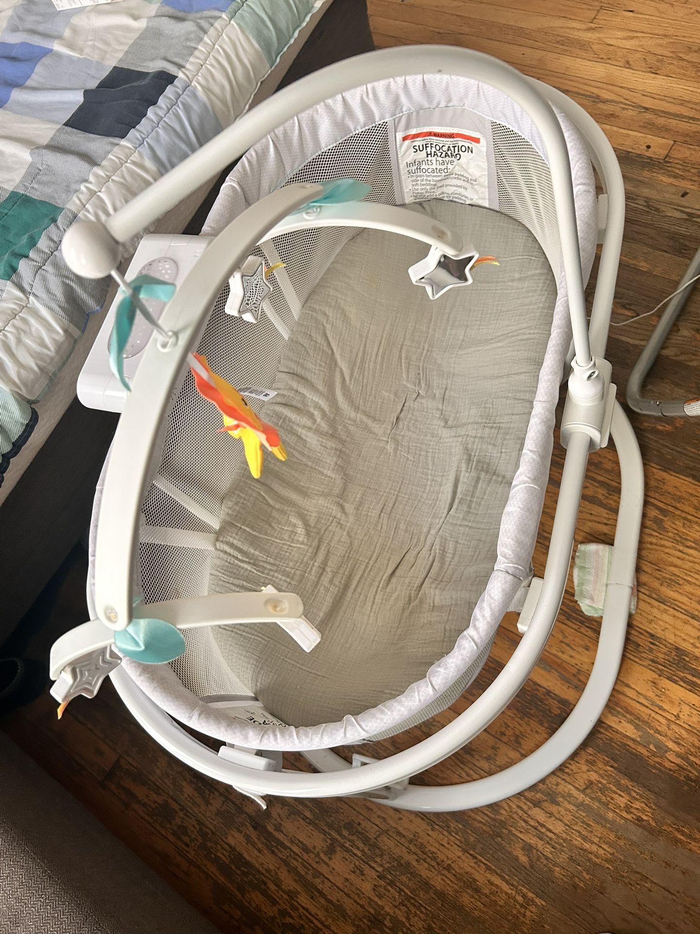 Soothing Motion Baby Bassinet 