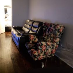 Lazy Boy Movie Couch  And Single Couch Sitter 