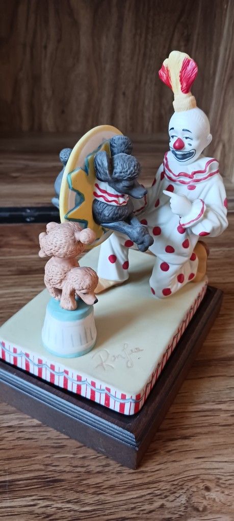 Poodles And Clowns Ron Lee Toby The Clown "All The World Loves A Clown" Figurine