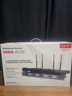 American Audio WM-419V DJ Wireless System with 4 Cordless Handheld Vocal Mic ...