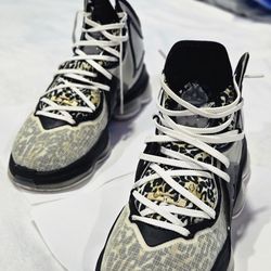 Nike LeBron 19 "Royalty" basketball shoe