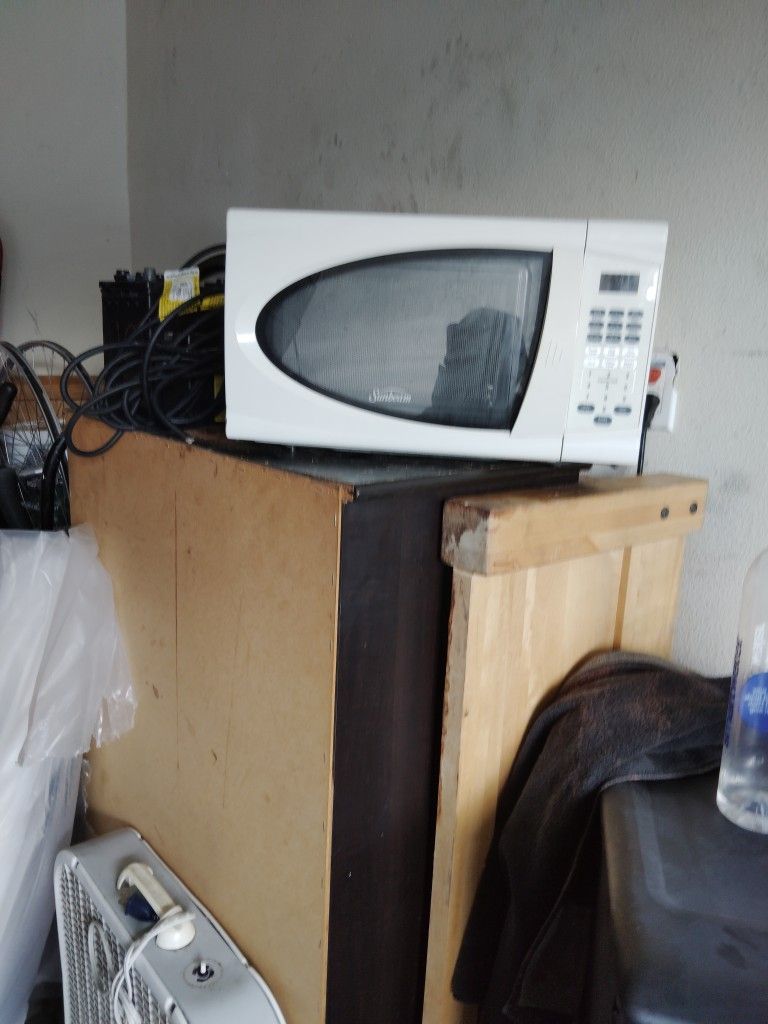 Sunbeam microwave works good