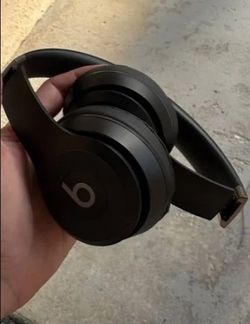 Beats Over-Ear Headphones Matte Black/Gold