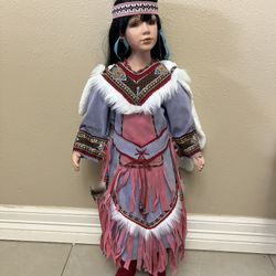 Collectible Golden Keepsakes Heirloom Porcelain Native American Indian Doll 