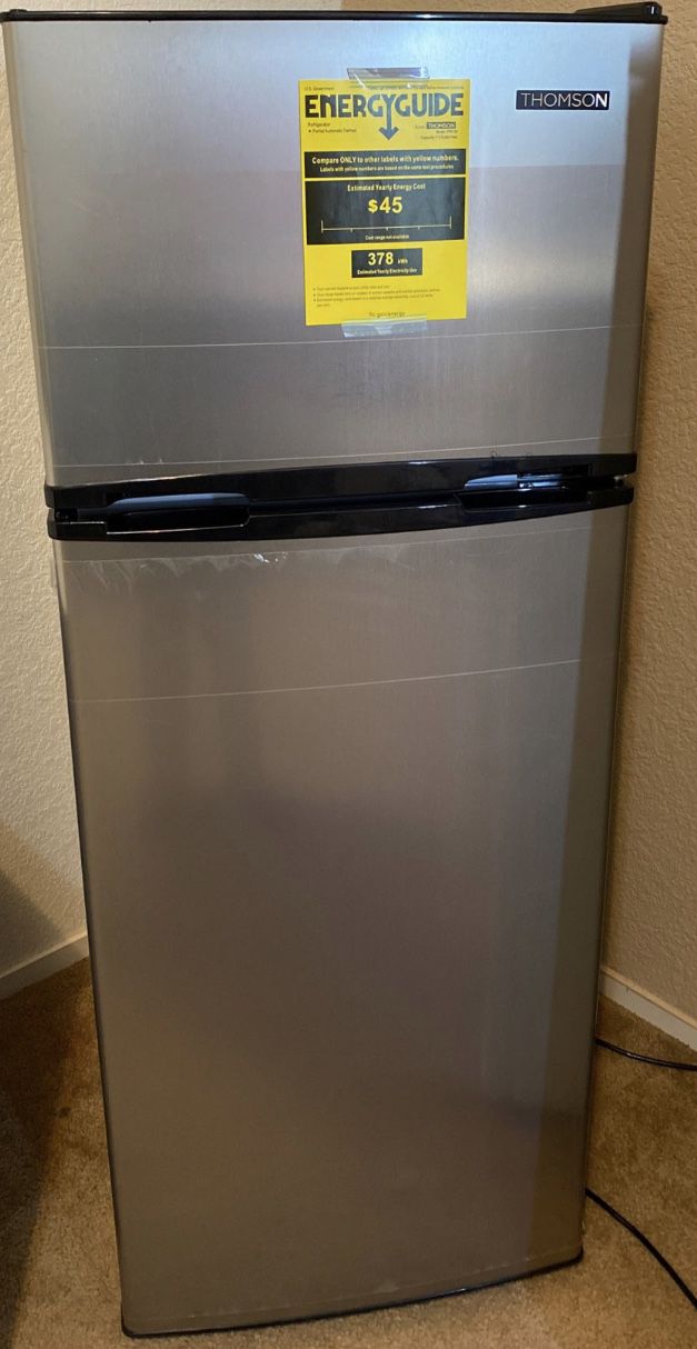 New Thomson 7.5 Cu Ft Refrigerator Freezer