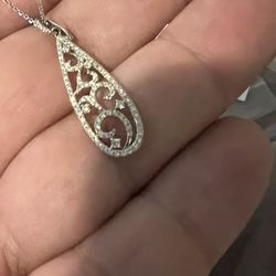 stunning 14k white gold diamond necklace